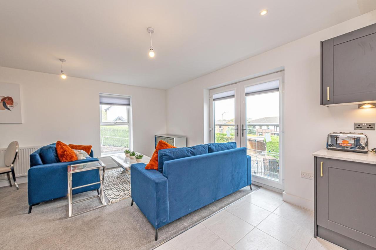 Gospel Heights Luxury Apartments With Parking Heswall Buitenkant foto