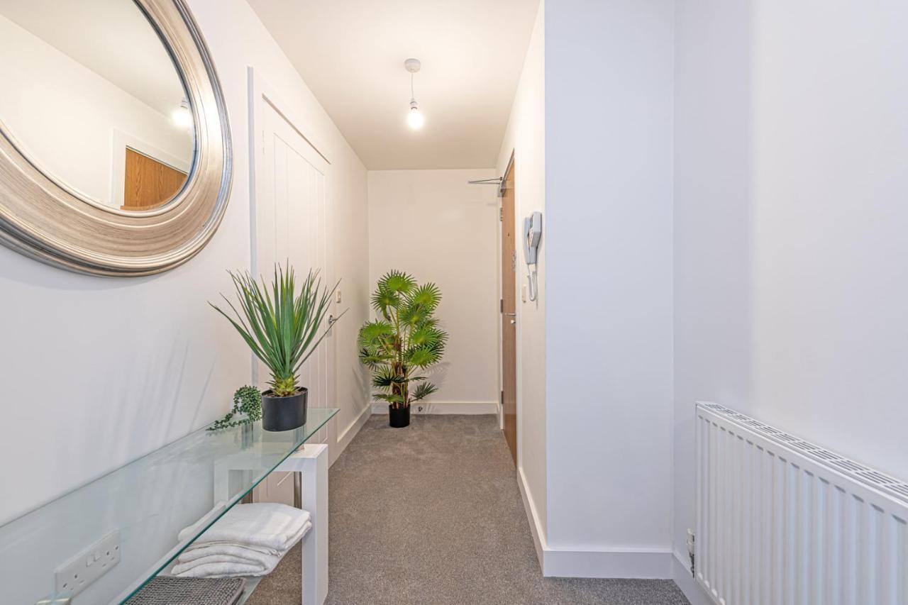 Gospel Heights Luxury Apartments With Parking Heswall Buitenkant foto