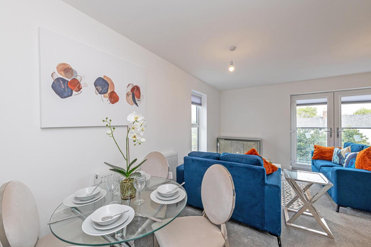 Gospel Heights Luxury Apartments With Parking Heswall Buitenkant foto