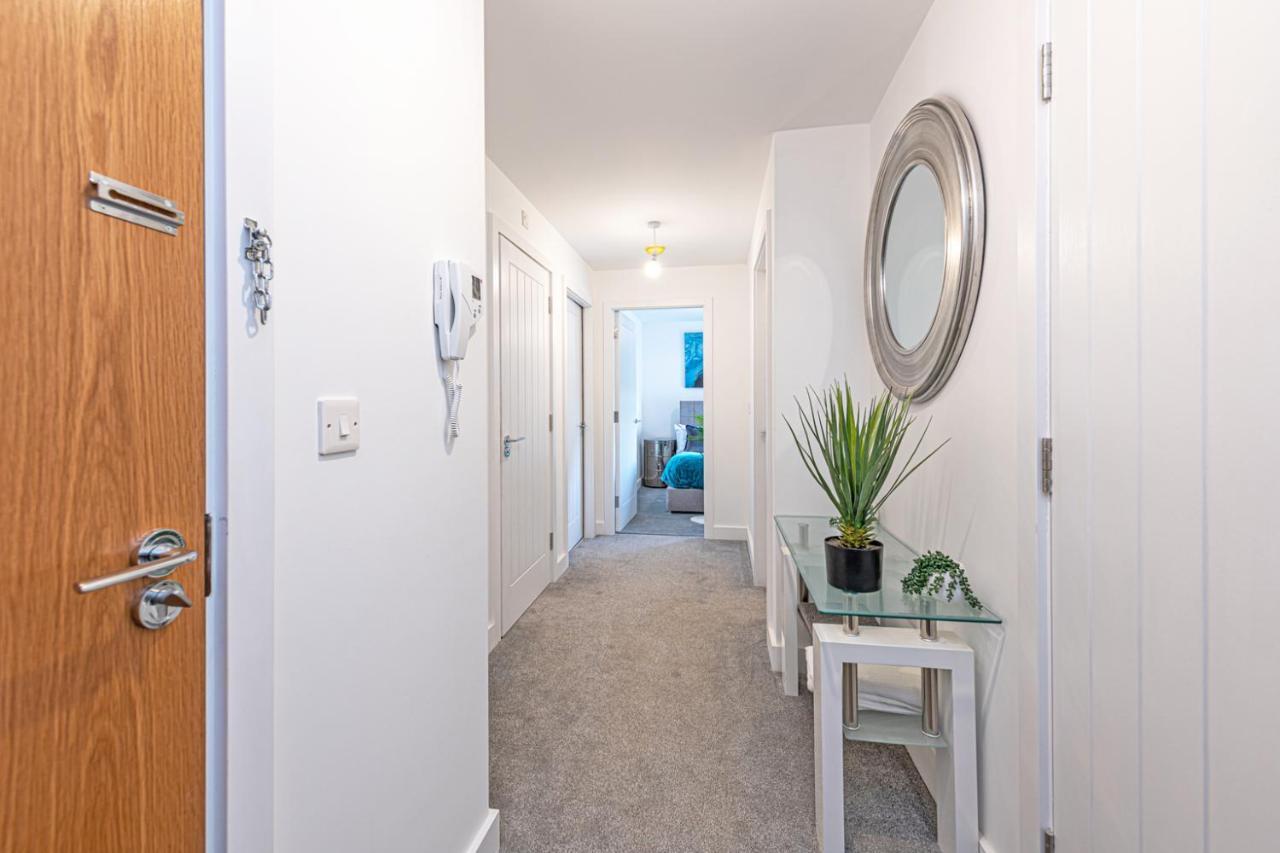 Gospel Heights Luxury Apartments With Parking Heswall Buitenkant foto