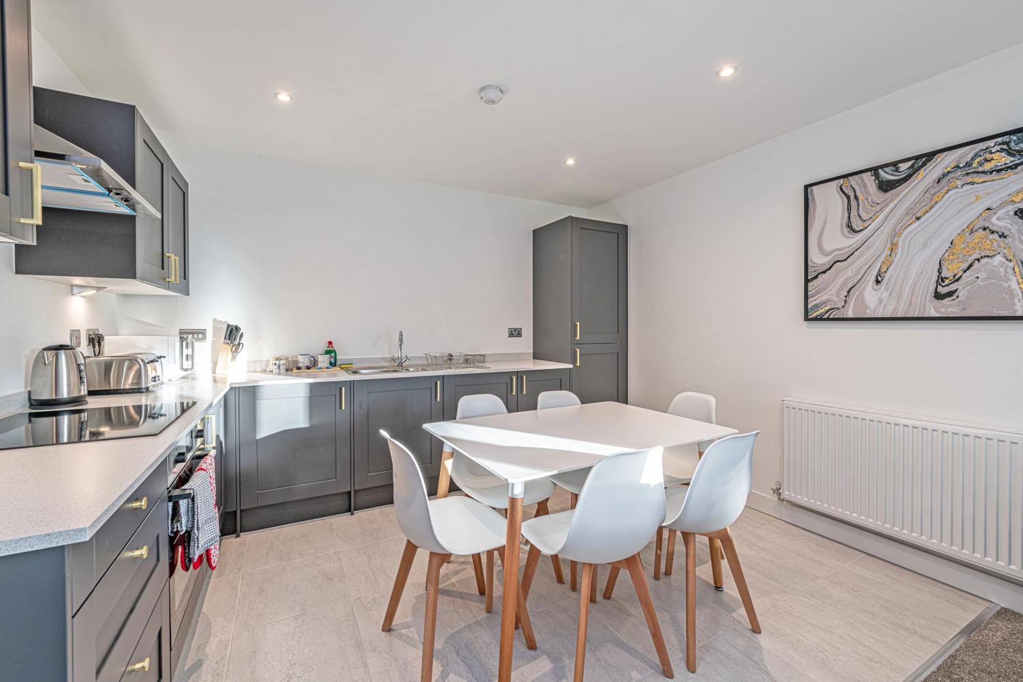 Gospel Heights Luxury Apartments With Parking Heswall Buitenkant foto