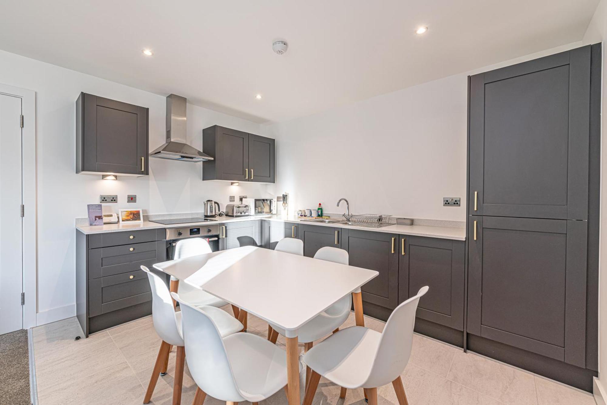 Gospel Heights Luxury Apartments With Parking Heswall Buitenkant foto