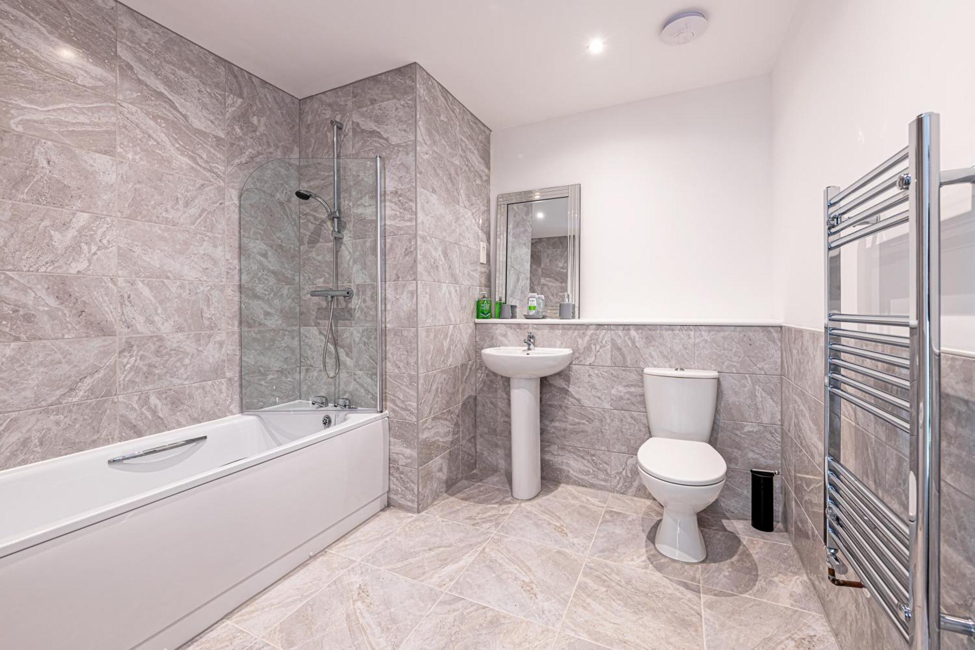 Gospel Heights Luxury Apartments With Parking Heswall Buitenkant foto