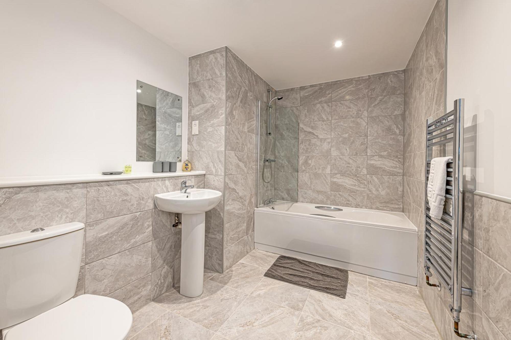 Gospel Heights Luxury Apartments With Parking Heswall Buitenkant foto